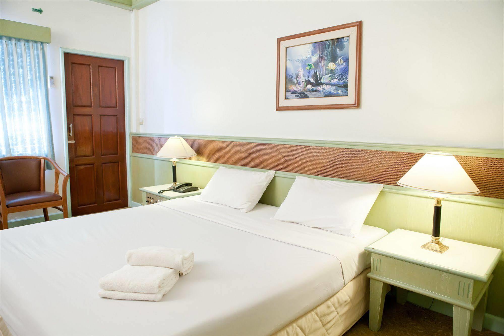 Tanyong Hotel Narathiwat Esterno foto